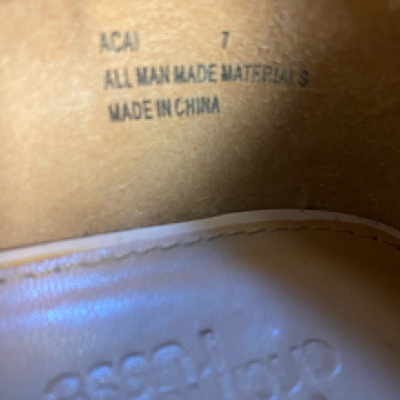 Pointed toe nude flats size 7 - Picture 6 of 6